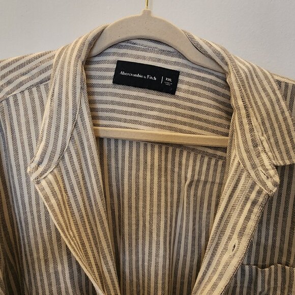 New Abercrombie and Fitch long sleeve shirt - Picture 2 of 5